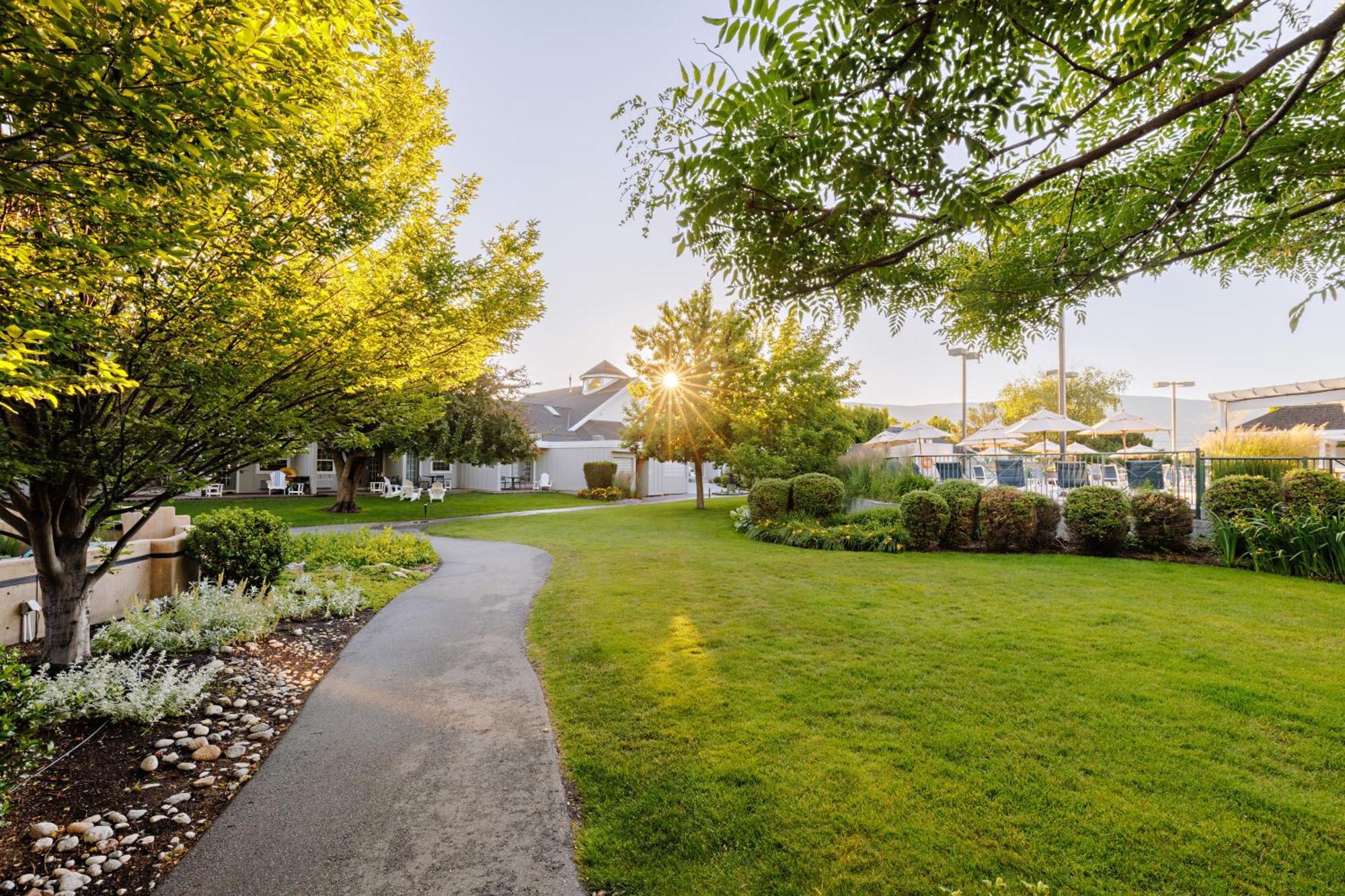 Balcomo, A Ramada By Wyndham Penticton Kültér fotó