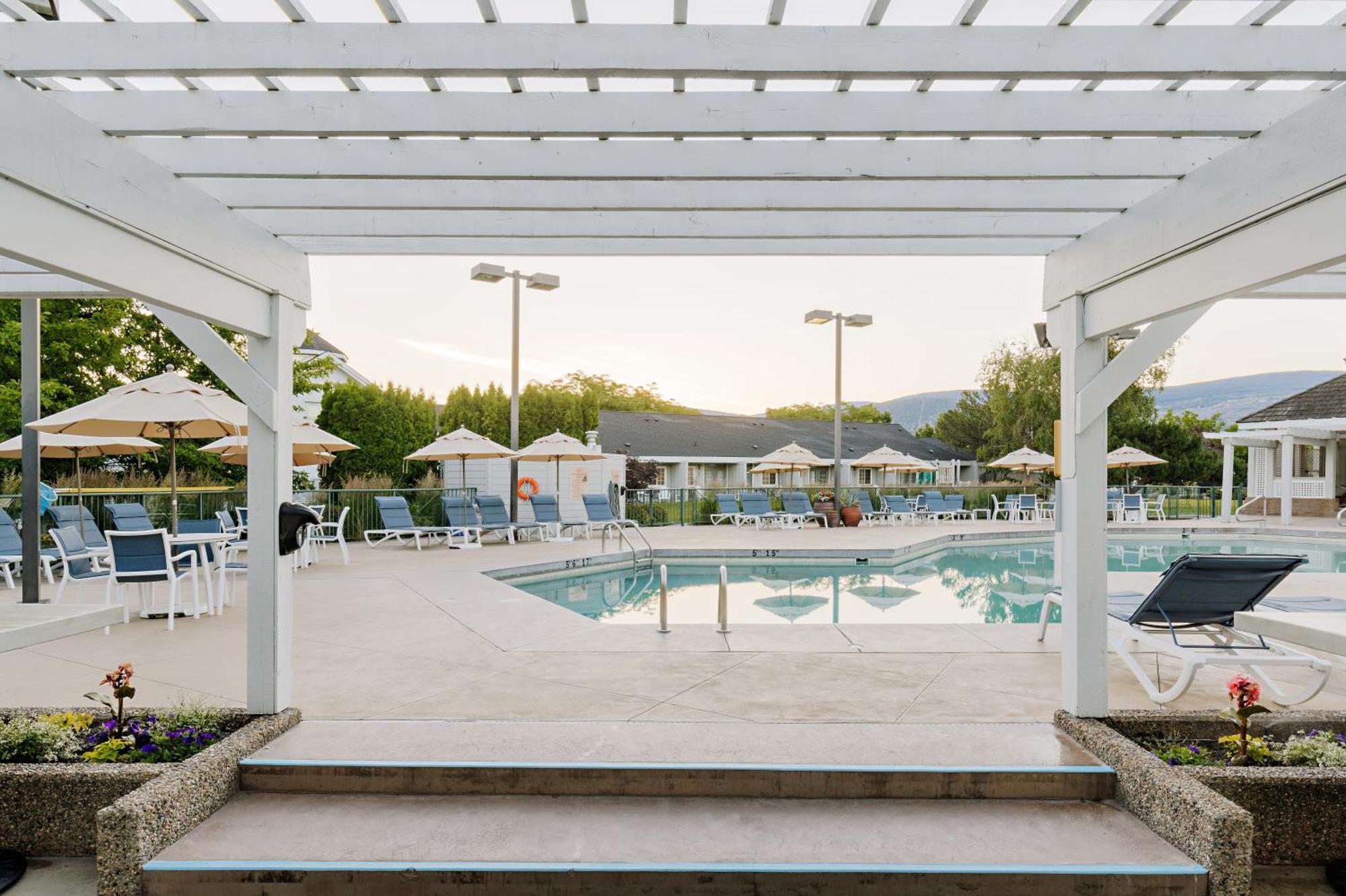 Balcomo, A Ramada By Wyndham Penticton Kültér fotó