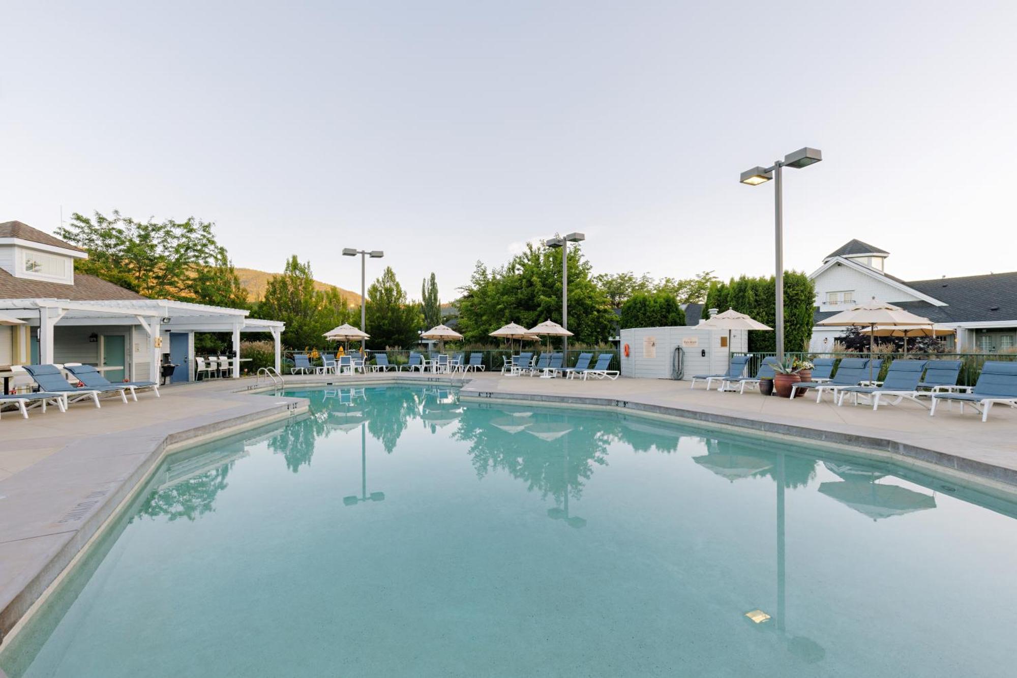Balcomo, A Ramada By Wyndham Penticton Kültér fotó